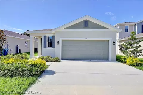 945 Blue Creek Dr, Haines City, FL 33844