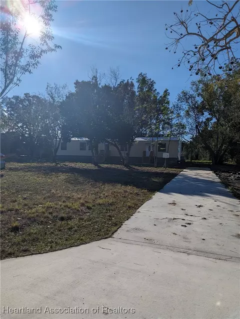 3703 Paradise Dr, Sebring, FL 33876