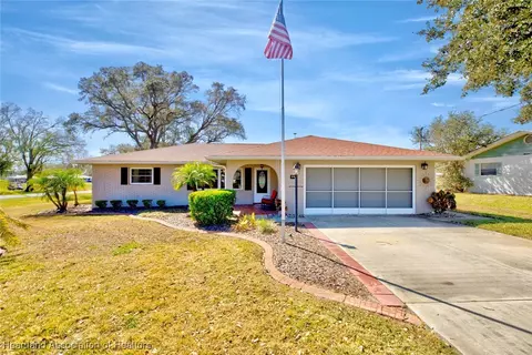 201 Greensview Dr, Avon Park, FL 33825