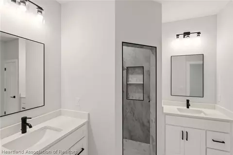 Bath - 3825 Citroen Dr, Sebring, FL 33872 photo 2 of 5