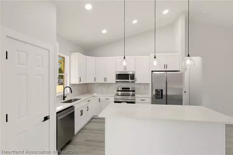 Kitchen - 3825 Citroen Dr, Sebring, FL 33872 photo 3 of 3