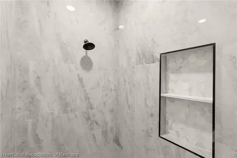 Bath - 3825 Citroen Dr, Sebring, FL 33872 photo 3 of 5