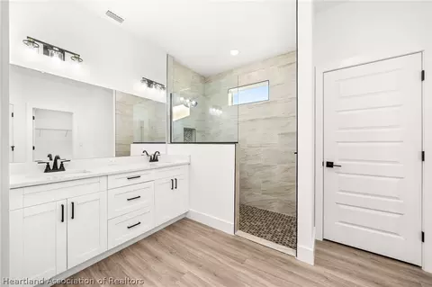 Bath - 5231 Cortez Blvd, Sebring, FL 33872 photo 2 of 6
