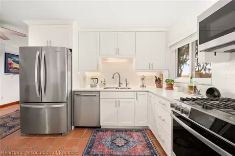 Kitchen - 1624 Sentinel Point Rd, Sebring, FL 33875 photo 3 of 5