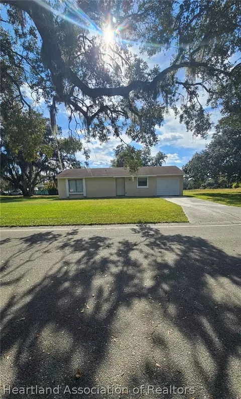 4032 N Edgewater Cir, Labelle, FL 33935