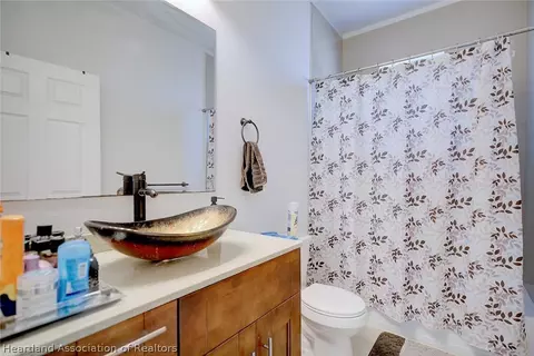 Bath - 4319 Cooper Dr, Sebring, FL 33872 photo 3 of 3