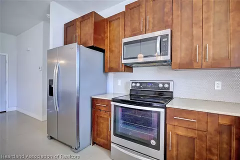Kitchen - 4319 Cooper Dr, Sebring, FL 33872 photo 2 of 4