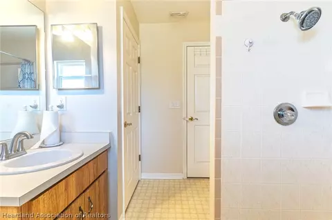 Bath - 3127 Haddock Dr, Sebring, FL 33870 photo 1 of 2