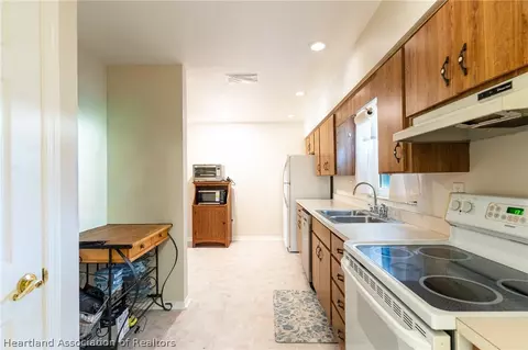 Kitchen - 3127 Haddock Dr, Sebring, FL 33870 photo 1 of 3