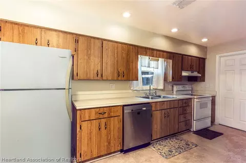 Kitchen - 3127 Haddock Dr, Sebring, FL 33870 photo 3 of 3