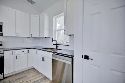 Kitchen - 627 Lemans Dr, Sebring, FL 33872 photo 4 of 7