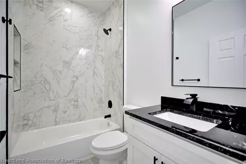 Bath - 627 Lemans Dr, Sebring, FL 33872 photo 4 of 4