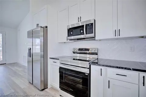 Kitchen - 627 Lemans Dr, Sebring, FL 33872 photo 5 of 7