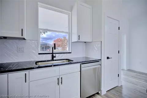 Kitchen - 627 Lemans Dr, Sebring, FL 33872 photo 6 of 7