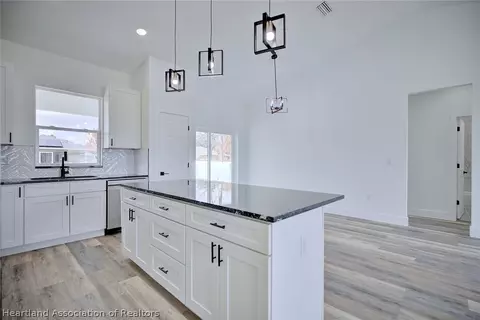 Kitchen - 627 Lemans Dr, Sebring, FL 33872 photo 7 of 7