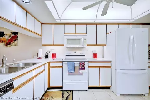 Kitchen - 3003 Sugar Pine Cir, Sebring, FL 33872 photo 1 of 5