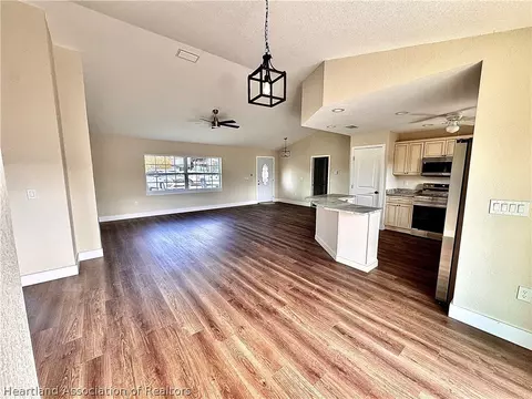 Living - 3225 Mildred St, Sebring, FL 33875 photo 2 of 3