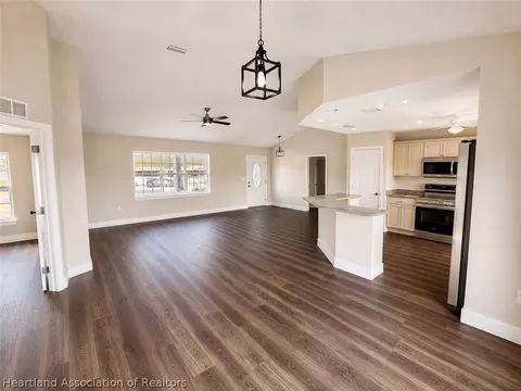Living - 3225 Mildred St, Sebring, FL 33875 photo 2 of 3