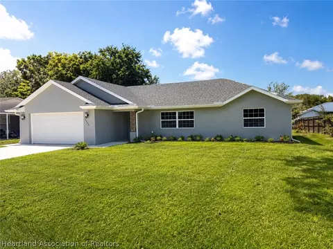 Exterior - 3225 Mildred St, Sebring, FL 33875 photo 2 of 4