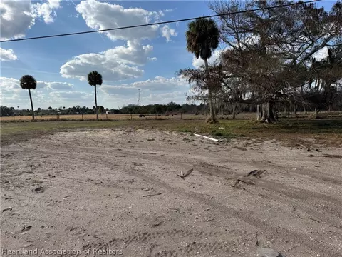 1010 Old Lakeport Rd, Moore Haven, FL 33471