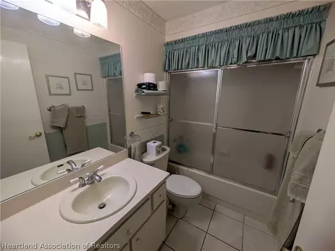 Bath - 1628 Willow Dl, Sebring, FL 33872 photo 2 of 2