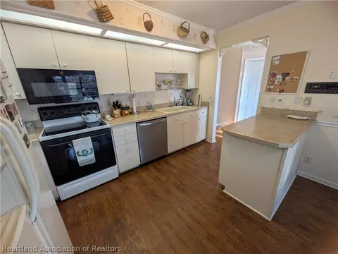 Kitchen - 1628 Willow Dl, Sebring, FL 33872 photo 3 of 3