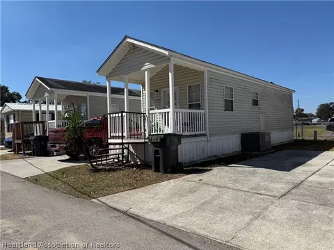 1129 Chicago Bulls St, Avon Park, FL 33825