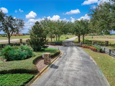 2002 Overlook Bay Dr, Sebring, FL 33875 photo 2