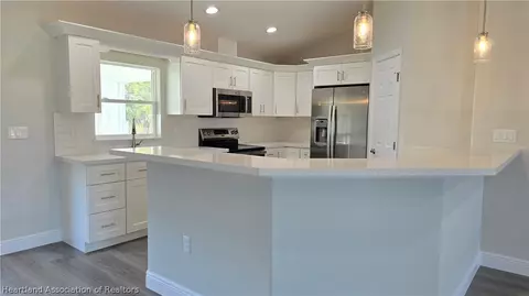 Kitchen - 307 Howey Rd, Sebring, FL 33870 photo 2 of 5