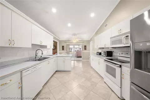 Kitchen - 200 Maple Ln, Sebring, FL 33876 photo 4 of 6