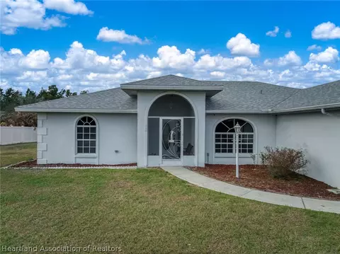 Exterior - 200 Maple Ln, Sebring, FL 33876 photo 2 of 8