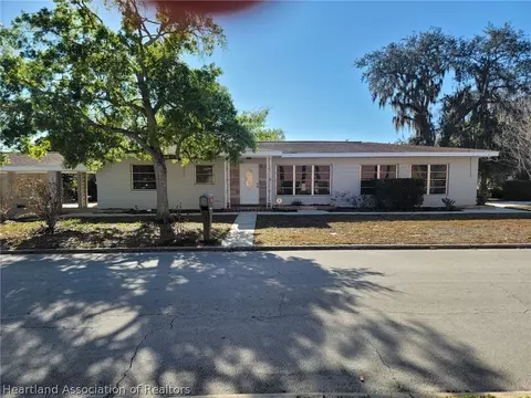 511 Poinsettia Ave, Sebring, FL 33870