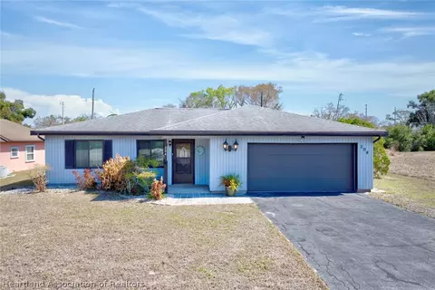 204 Memorial Dr, Sebring, FL 33870