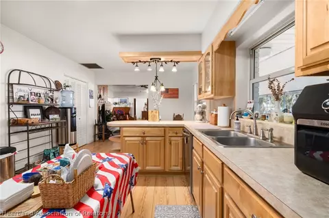 Kitchen - 325 Sunset Rd, Frostproof, FL 33843 photo 6 of 6