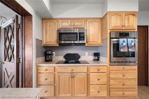 Kitchen - 325 Sunset Rd, Frostproof, FL 33843 photo 2 of 6