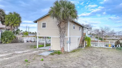 Exterior - 1041 Pine Way, Okeechobee, FL 34974 photo 2 of 4