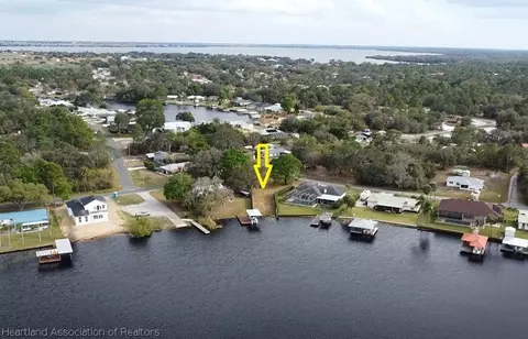 1018 Jonquil St, Lake Placid, FL 33852