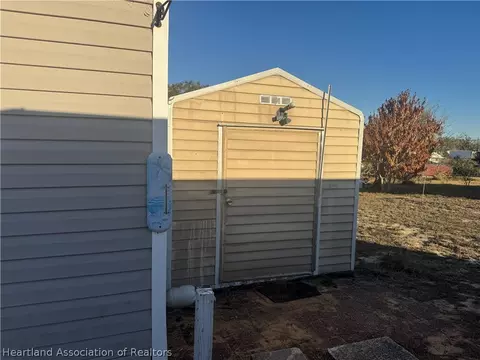 320 E 8th St, Frostproof, FL 33843 photo 3