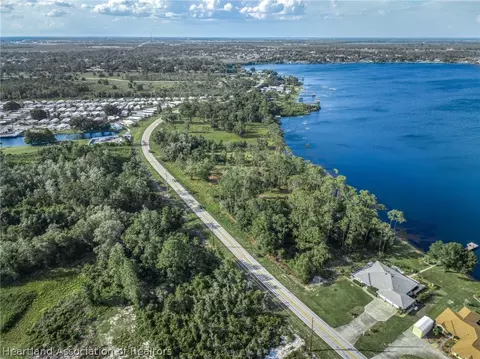 646 Memorial Dr, Sebring, FL 33870