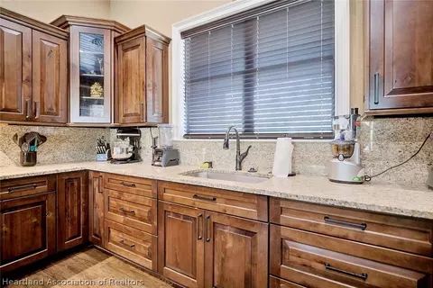 Kitchen - 5008 Oak Rd, Sebring, FL 33875 photo 6 of 8