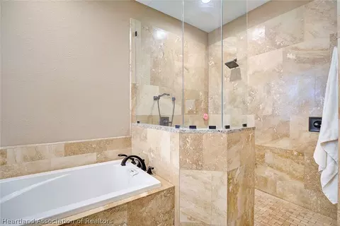 Bath - 5008 Oak Rd, Sebring, FL 33875 photo 2 of 3