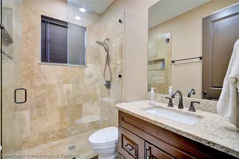 Bath - 5008 Oak Rd, Sebring, FL 33875 photo 3 of 3