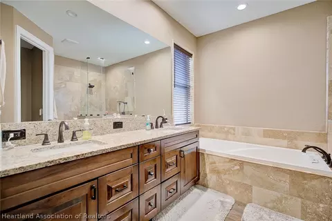 Bath - 5008 Oak Rd, Sebring, FL 33875 photo 1 of 3