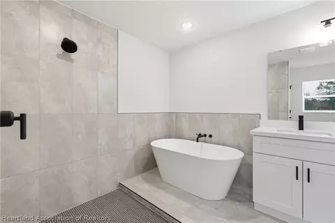 Bath - 6348 Virtudes St, Sebring, FL 33872 photo 4 of 4