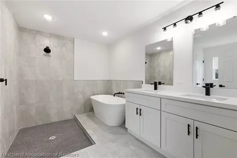Bath - 6348 Virtudes St, Sebring, FL 33872 photo 3 of 4