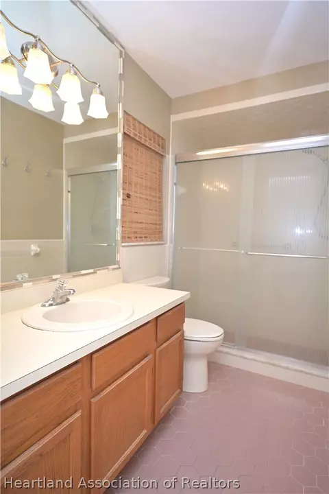 Bath - 2921 Summertree Dr, Sebring, FL 33872 photo 1 of 4