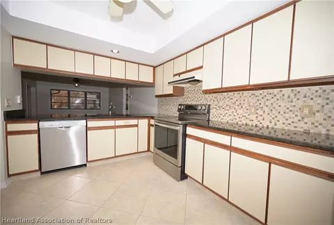Kitchen - 2921 Summertree Dr, Sebring, FL 33872 photo 2 of 2