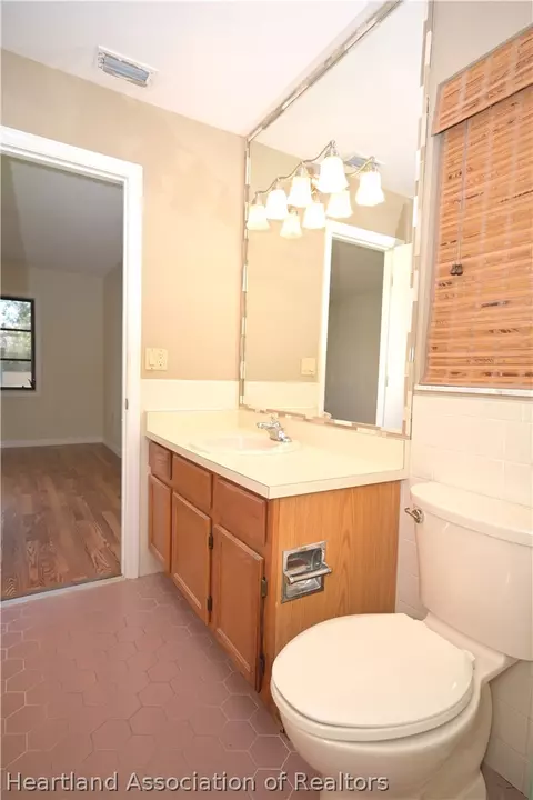 Bath - 2921 Summertree Dr, Sebring, FL 33872 photo 2 of 4