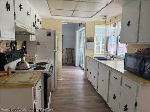 Kitchen - 508 Ryan Rd, Sebring, FL 33876 photo 2 of 4