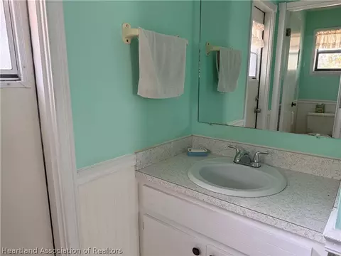 Bath - 508 Ryan Rd, Sebring, FL 33876 photo 2 of 3